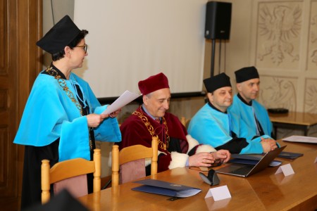 Władze dziekańskie z prorektorem ds. kształcenia. Kliknij, aby powiększyć zdjęcie.